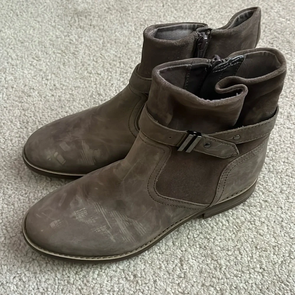 “Clark’s: Women’s Bootie size 8”
